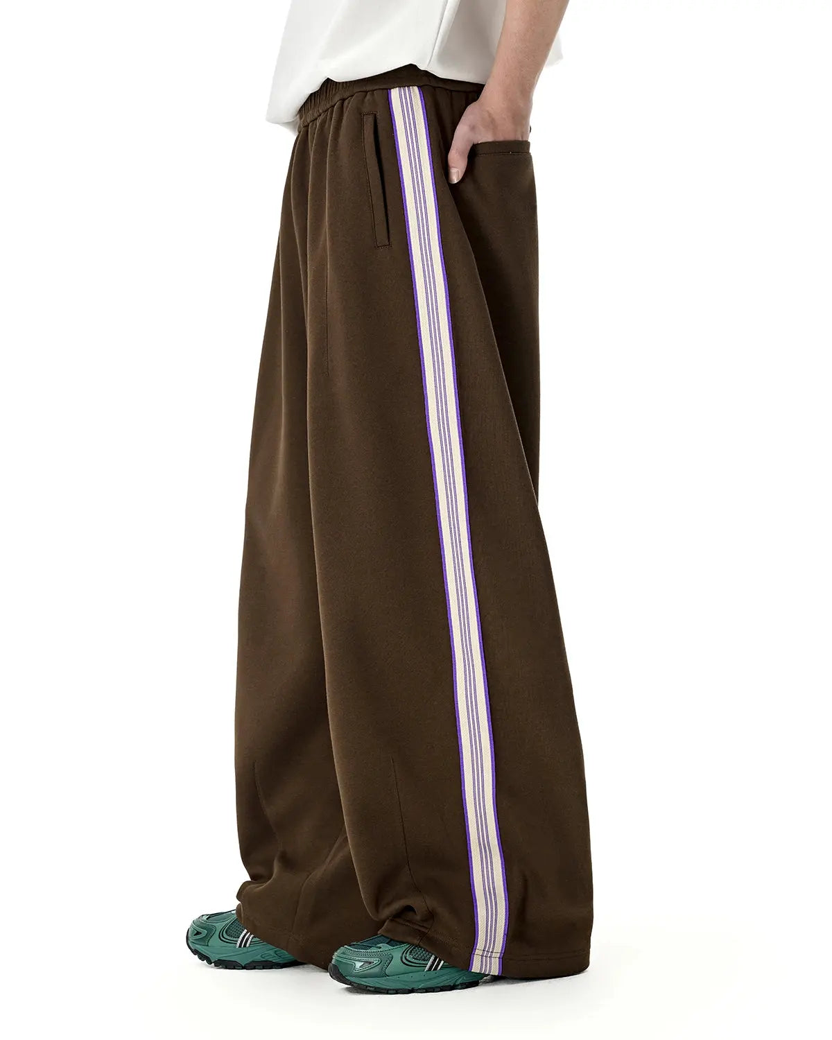 Flation athleisure wide-leg baggy pants featuring a relaxed fit and comfortable stretch fabric, perfect for streetwear style.