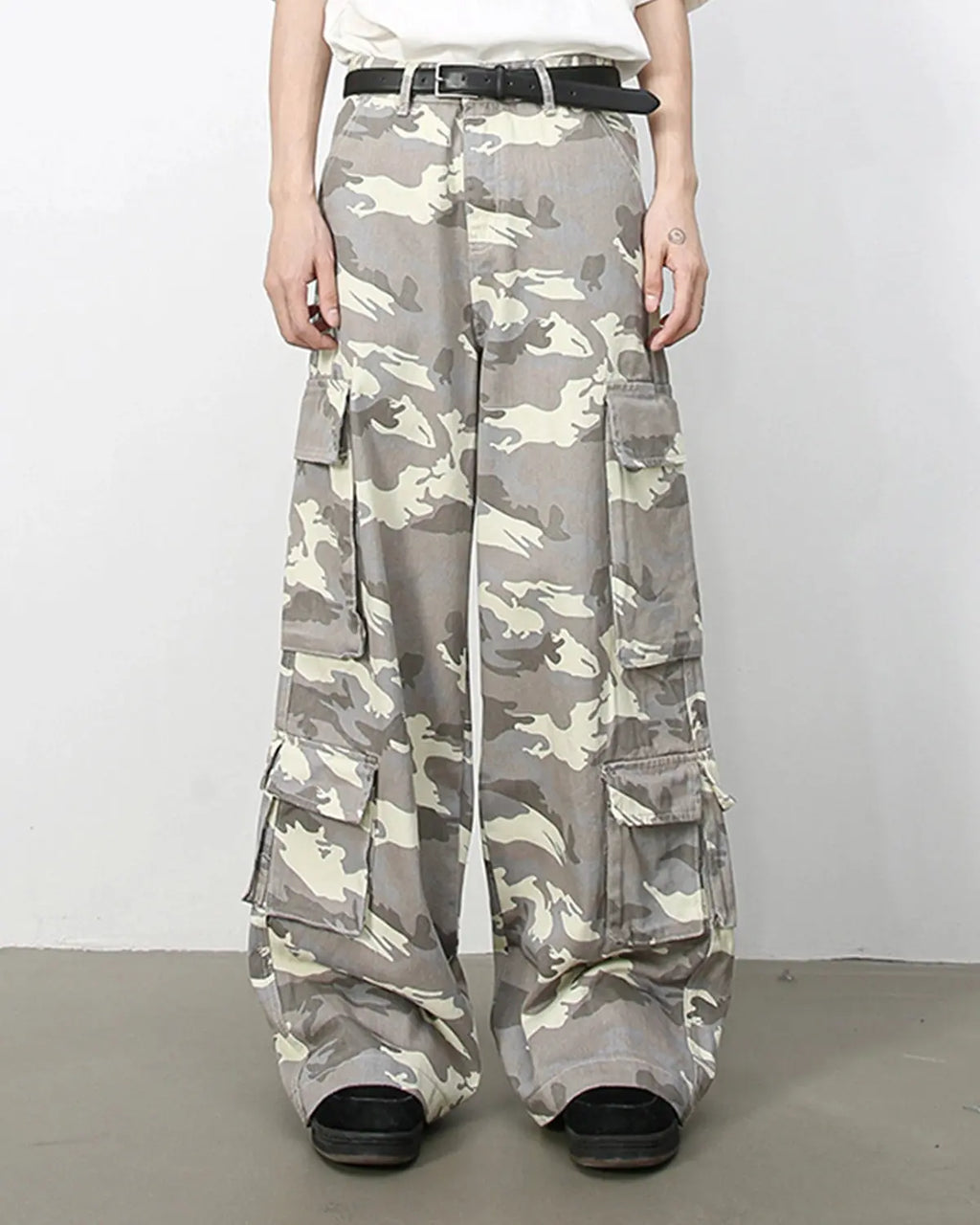 Vintage camo cargo pants by INFLATION featuring multiple large pockets and a relaxed streetwear fit.