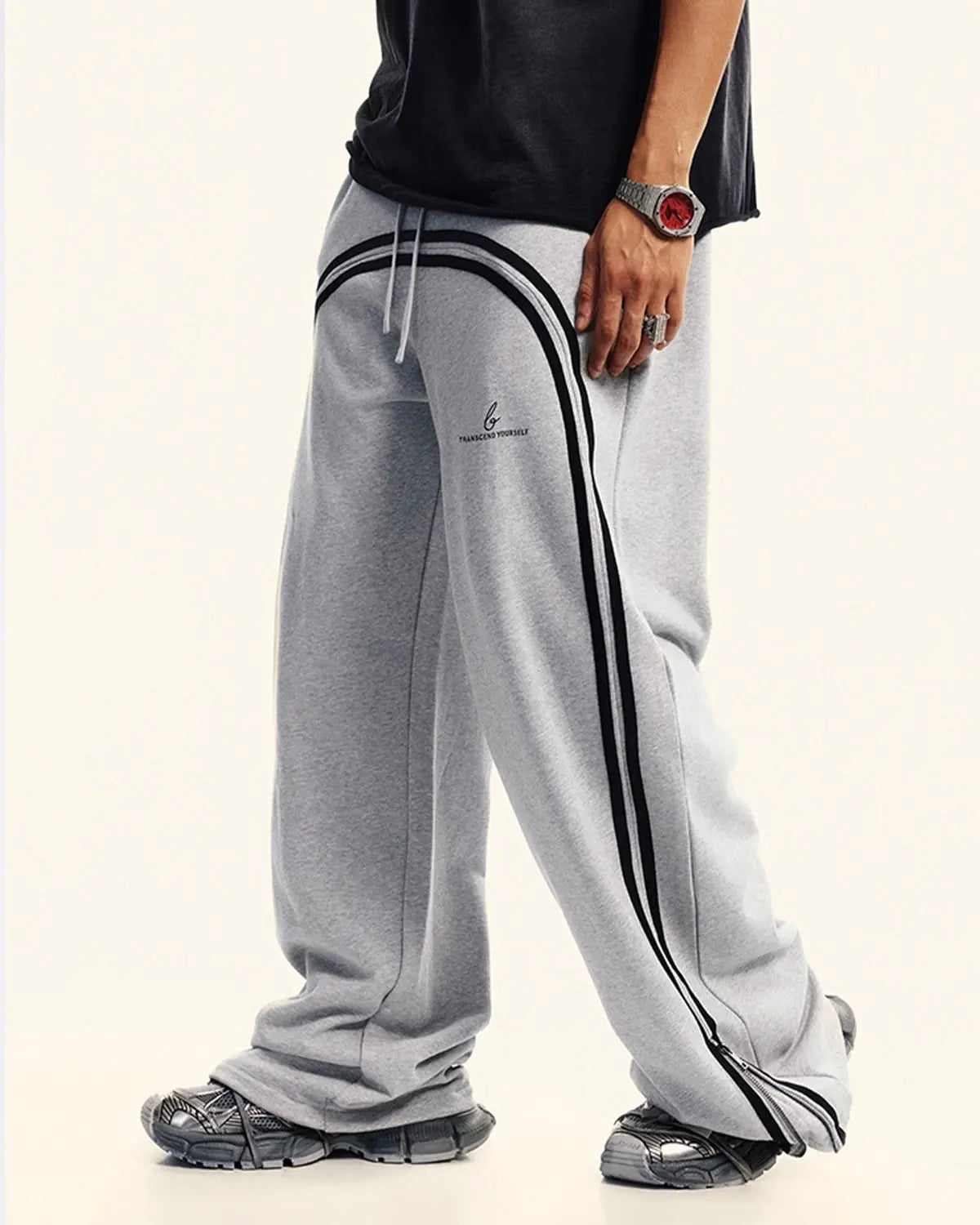 Washed wide-leg sweatpants from Flation Streetwear with relaxed fit and soft fabric, featuring a casual, stylish design.