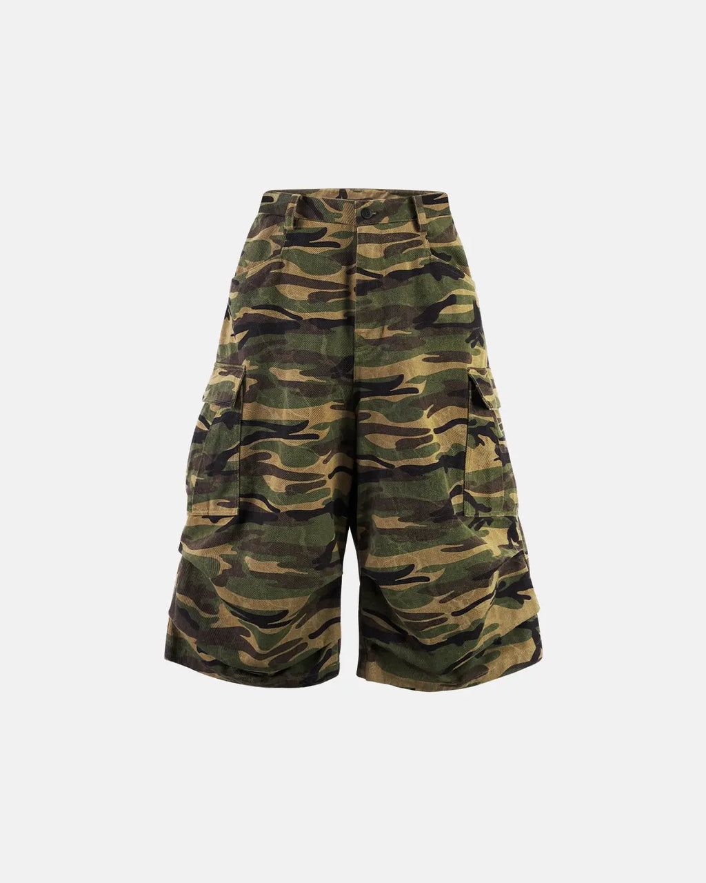 Camo cargo baggy shorts by Flation Streetwear with multiple pockets and relaxed fit in green and beige camouflage pattern.