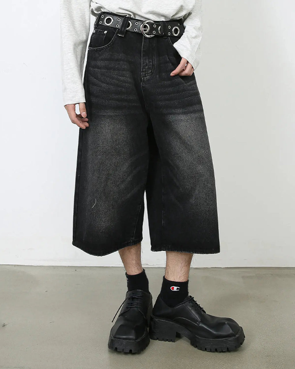 Washed baggy denim jorts from INFLATION Streetwear featuring a relaxed fit, distressed details, and casual streetwear style.
