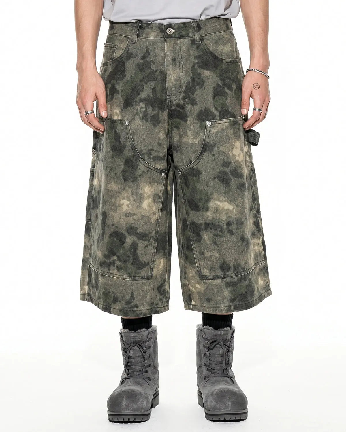 Washed camo cargo longline shorts by INFLATION, featuring multiple pockets and a relaxed fit, styled with casual streetwear vibe.
