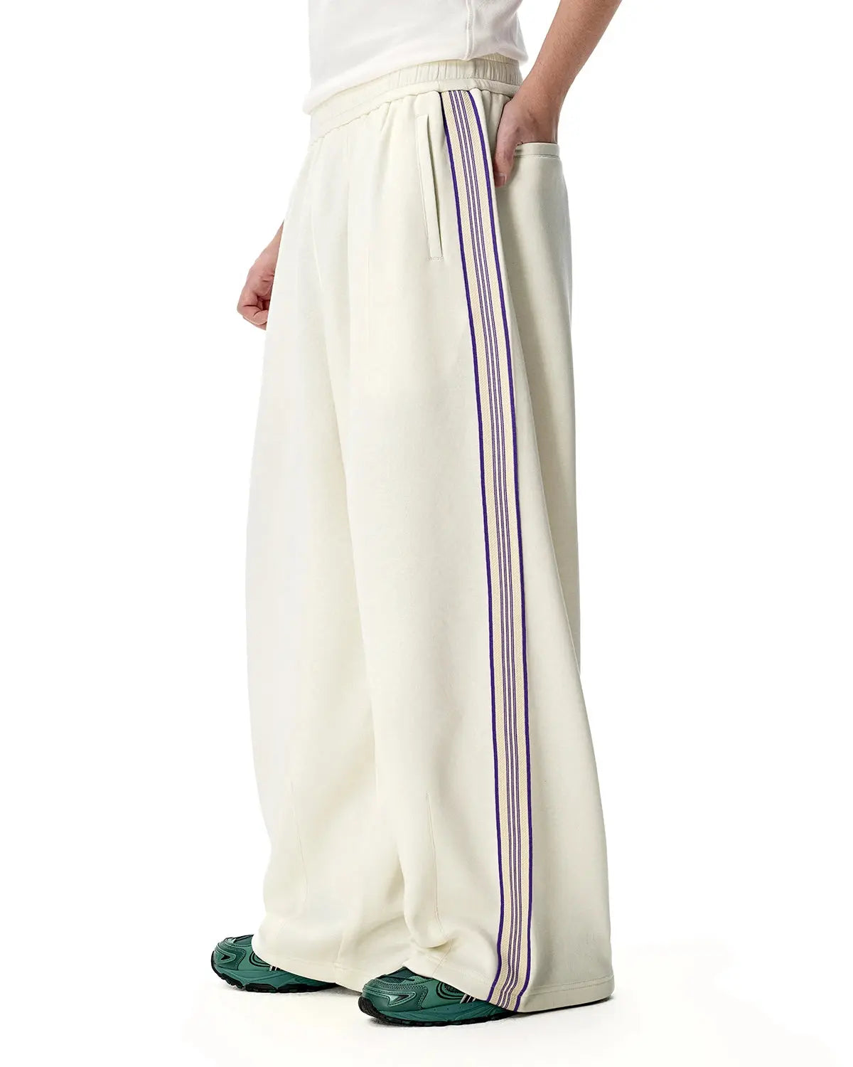 Flation athleisure wide-leg baggy pants shown in a relaxed fit, featuring a comfortable, casual streetwear style.