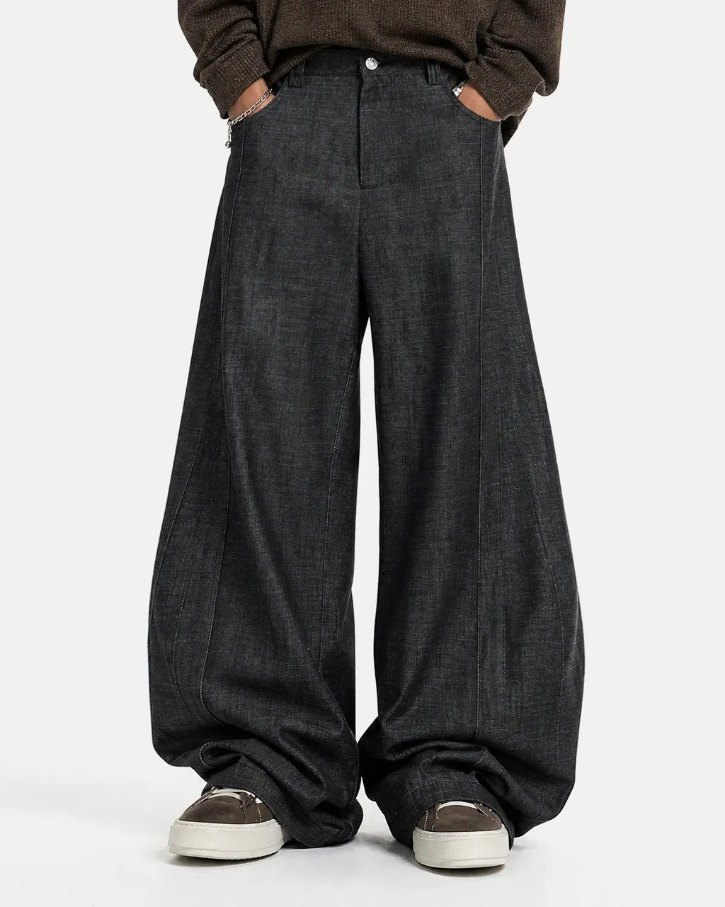 Lightweight structured barrel jeans by INFLATION featuring a relaxed fit and classic denim look with visible stitching.