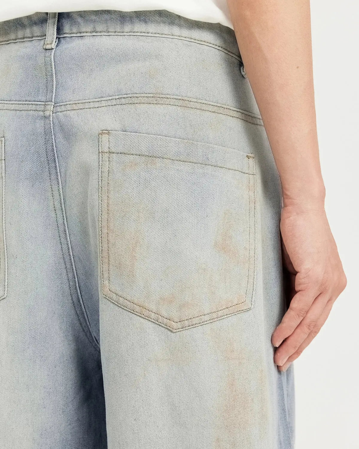 Mud washed baggy jeans by Flation Streetwear featuring a relaxed fit, faded denim texture, and casual streetwear style.