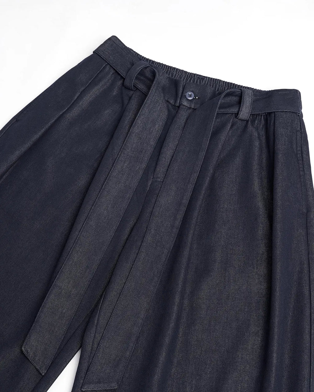 Raw silky denim jeans with belt from Flation Streetwear, featuring a classic fit and detailed stitching.