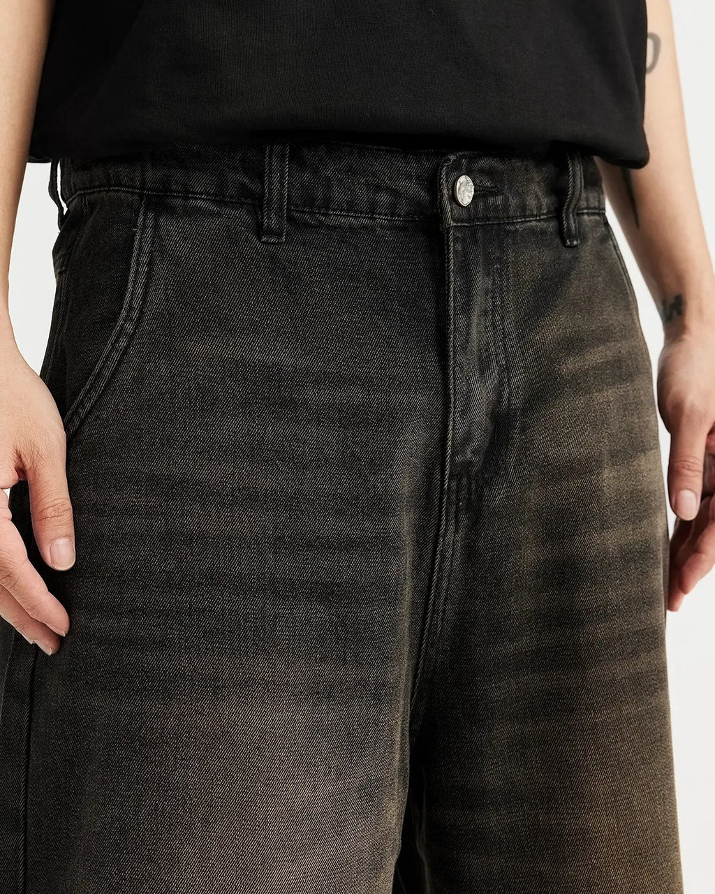 Retro washed Flation streetwear jorts, denim jeans with a vintage faded look and distressed details, casual and stylish.