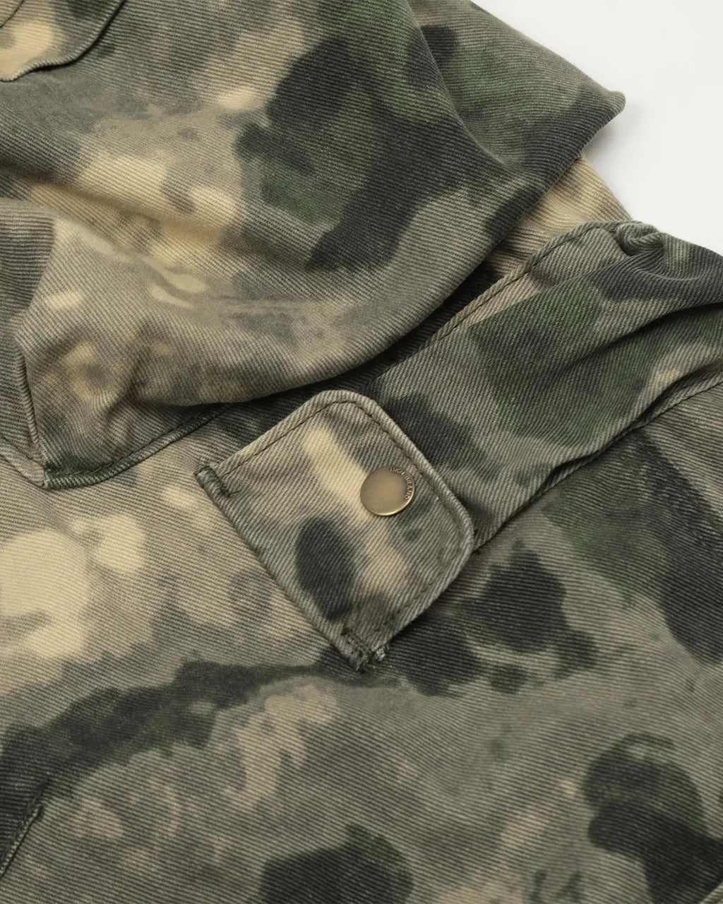 Inflation streetwear camo multi-pocket baggy cargo pants with multiple utility pockets and relaxed fit, stylish urban streetwear look.