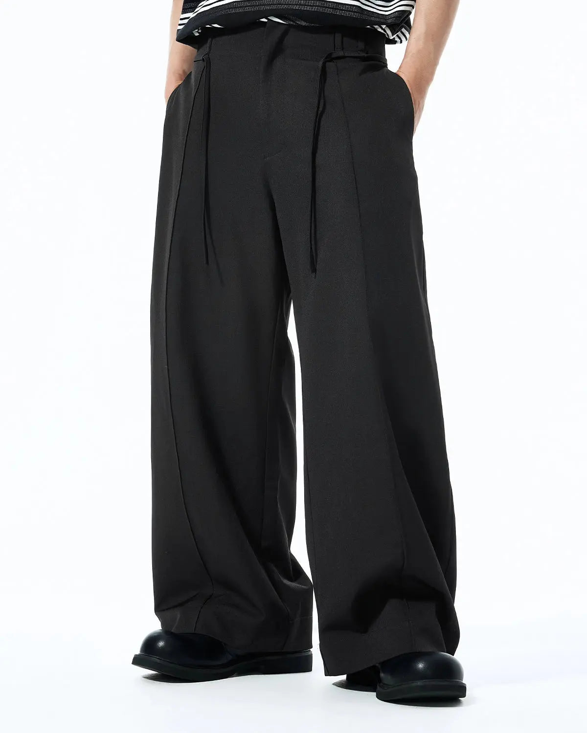 Flation Cleanfit Baggy Suit Pants in neutral fabric, relaxed fit streetwear pants with a comfortable waistband and stylish design