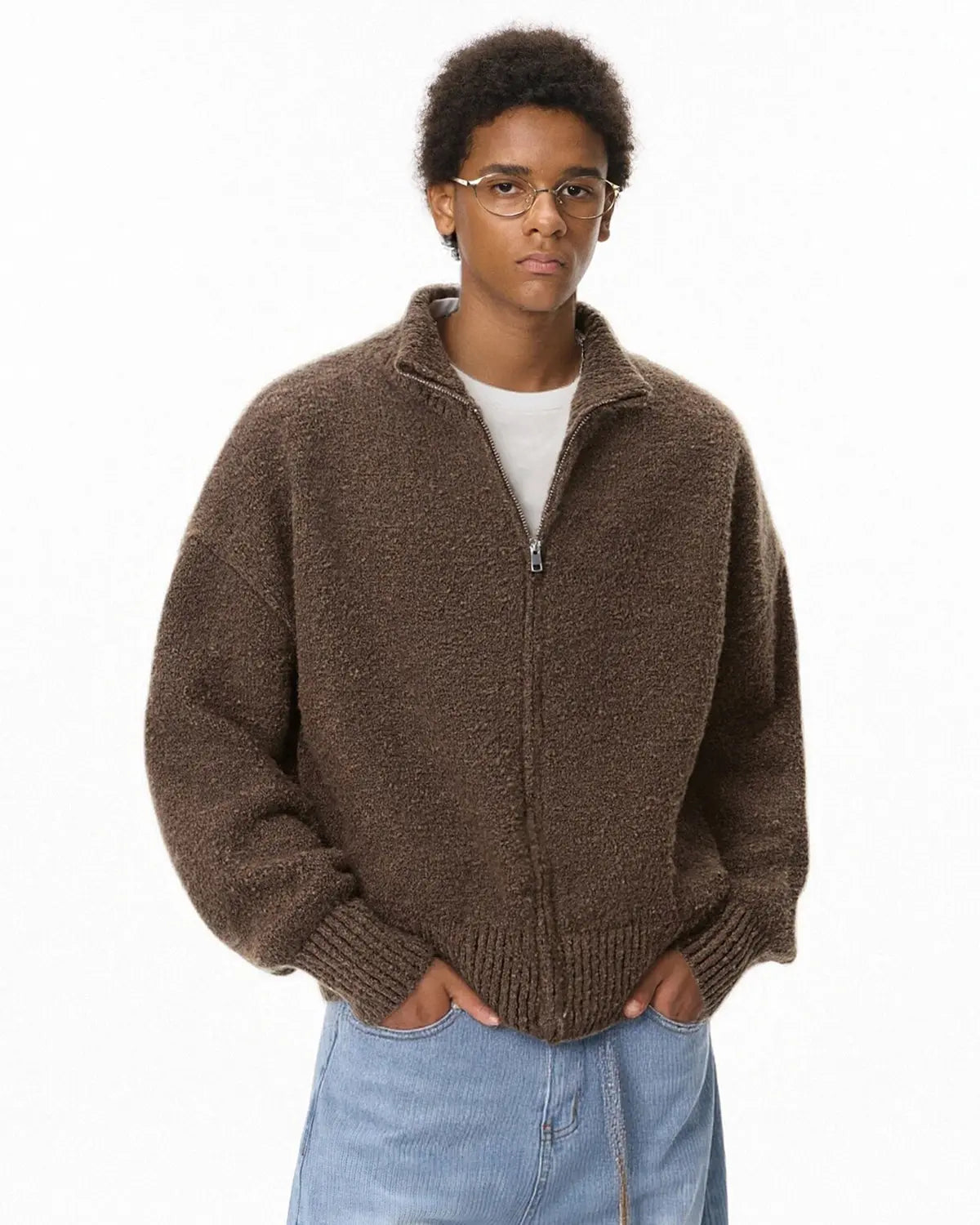 Inflation Streetwear Old Money style knitwear zip-up sweater in neutral tones, featuring a classic fit and ribbed cuffs.