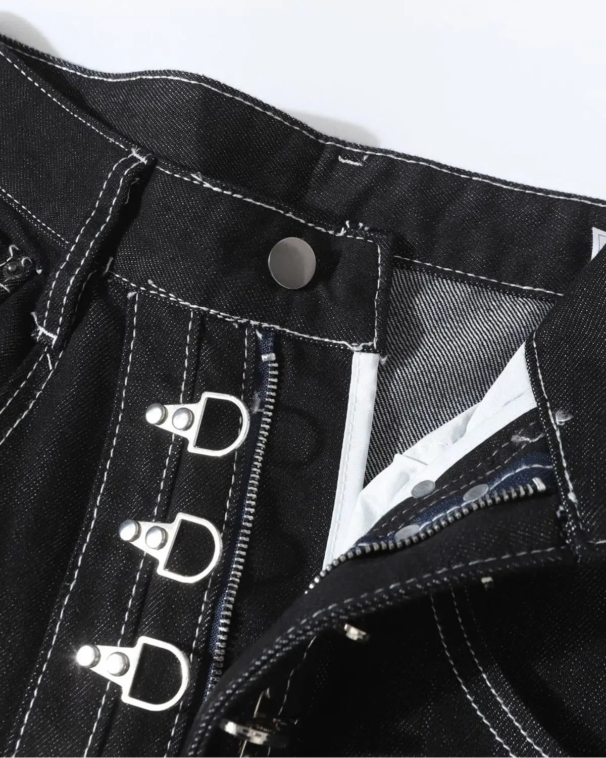 Raw metal clasp baggy jeans from Flation Streetwear featuring a relaxed fit and distressed denim style.