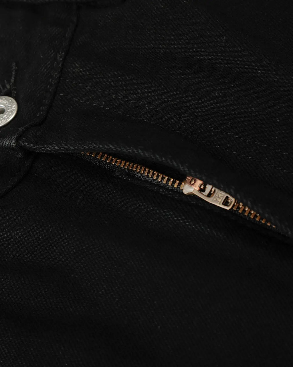 Black baggy jeans by Flation Streetwear with a relaxed fit and casual style, shown on a model.