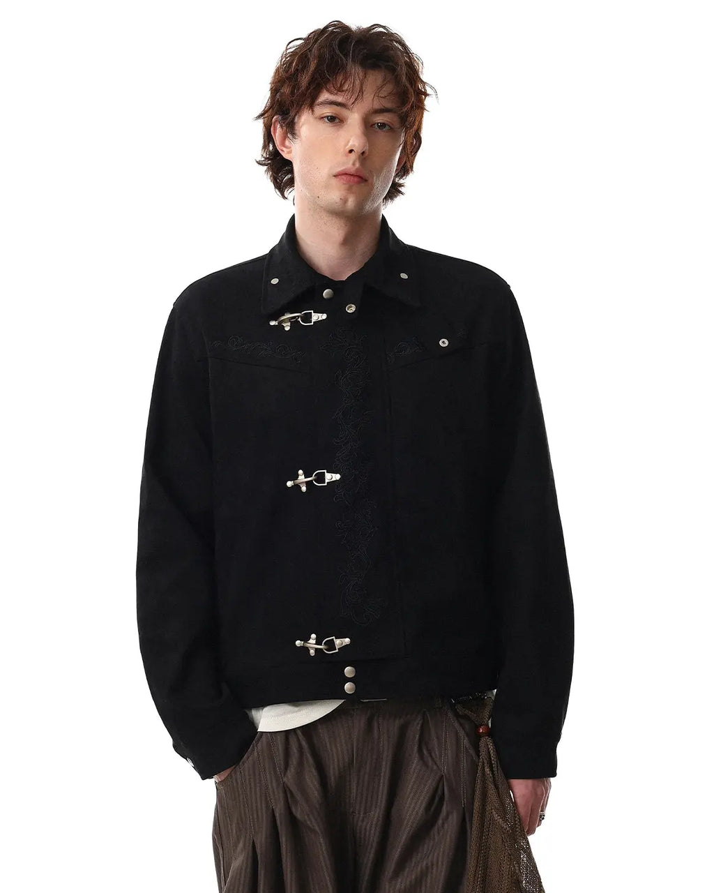 Black embroidery jacquard cropped clasp jacket by Flation Streetwear, featuring intricate woven patterns and a stylish cropped fit.