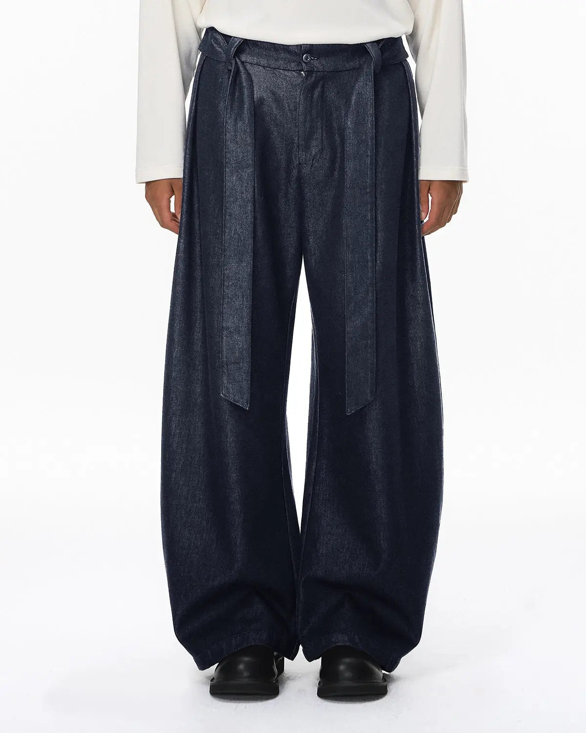 Raw silky denim jeans with belt from Flation Streetwear, featuring a stylish fit and detailed stitching.