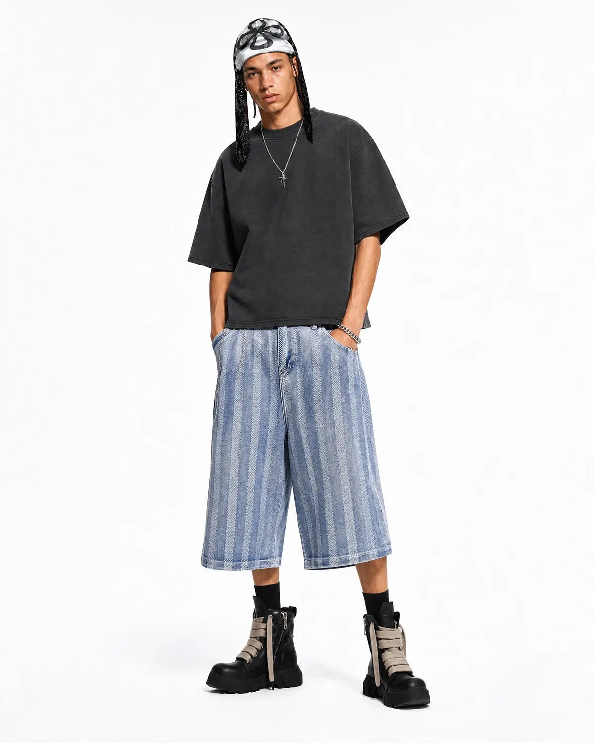 Blue woven texture baggy jorts from Flation Streetwear, featuring a relaxed fit and casual streetwear style.