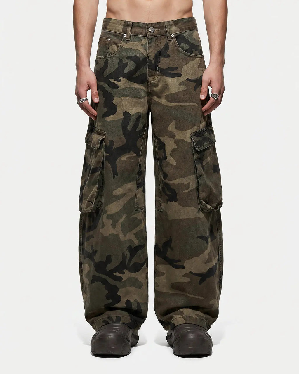 Flation camo cargo barrel pants with multiple pockets and tapered fit, streetwear style with camouflage pattern.