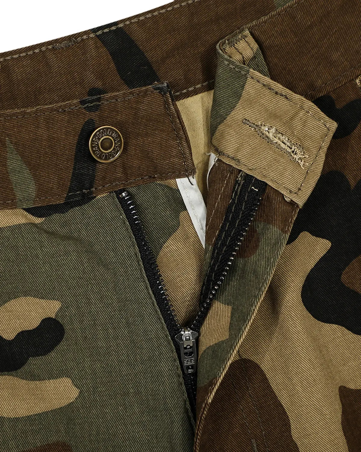 Black camo cargo longline shorts by Flation Streetwear, featuring multiple pockets and a relaxed fit.