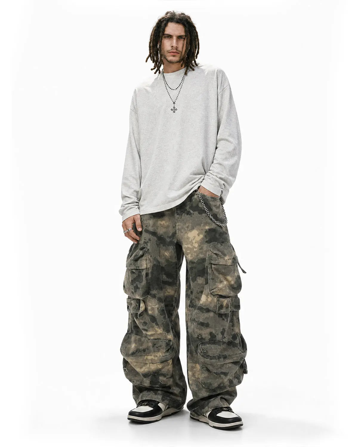 Camo multi-pocket baggy cargo pants from Flation Streetwear featuring relaxed fit, multiple pockets, and camouflage pattern.