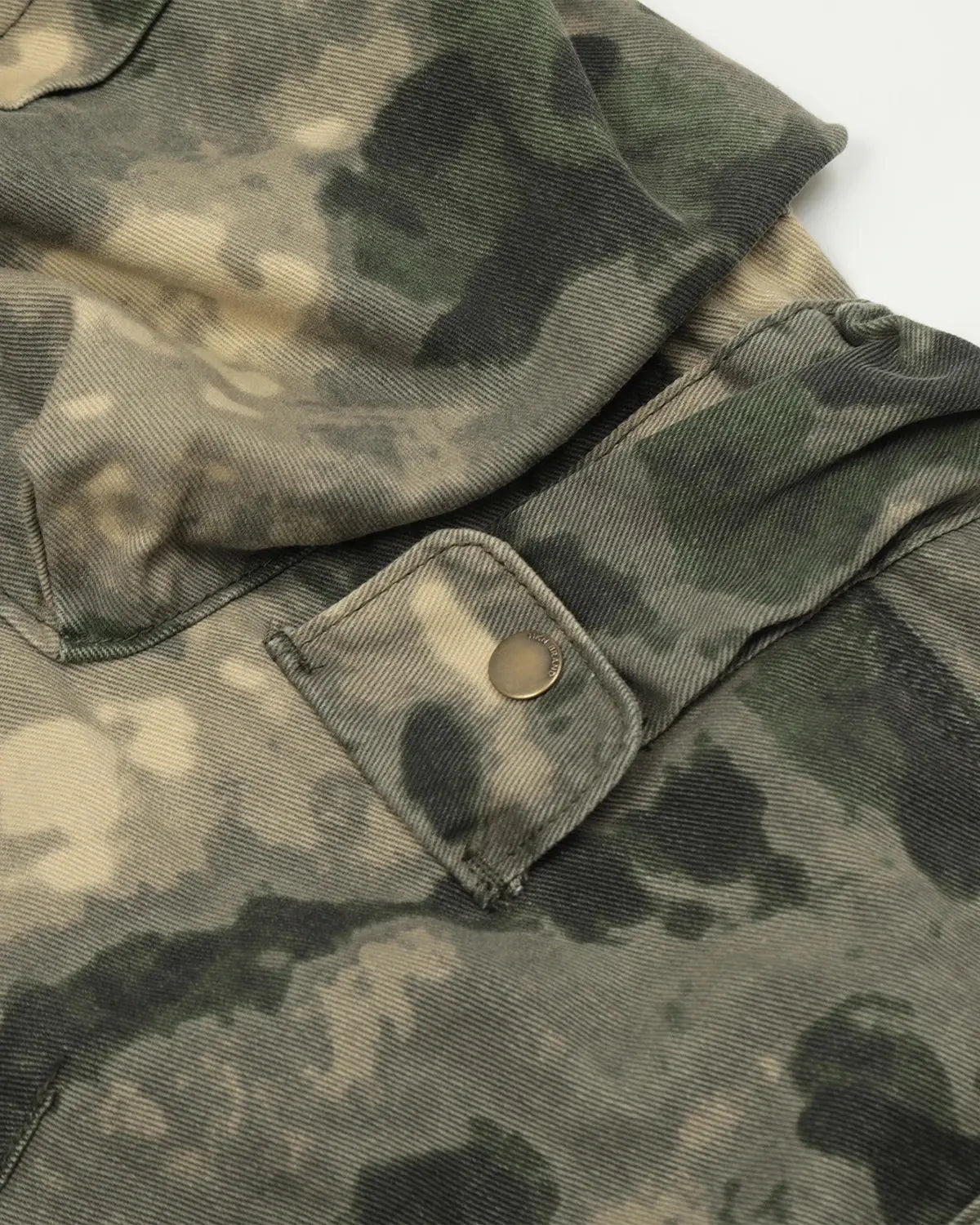 Camo multi-pocket baggy cargo pants by Flation Streetwear with relaxed fit and multiple utility pockets, in camouflage pattern.