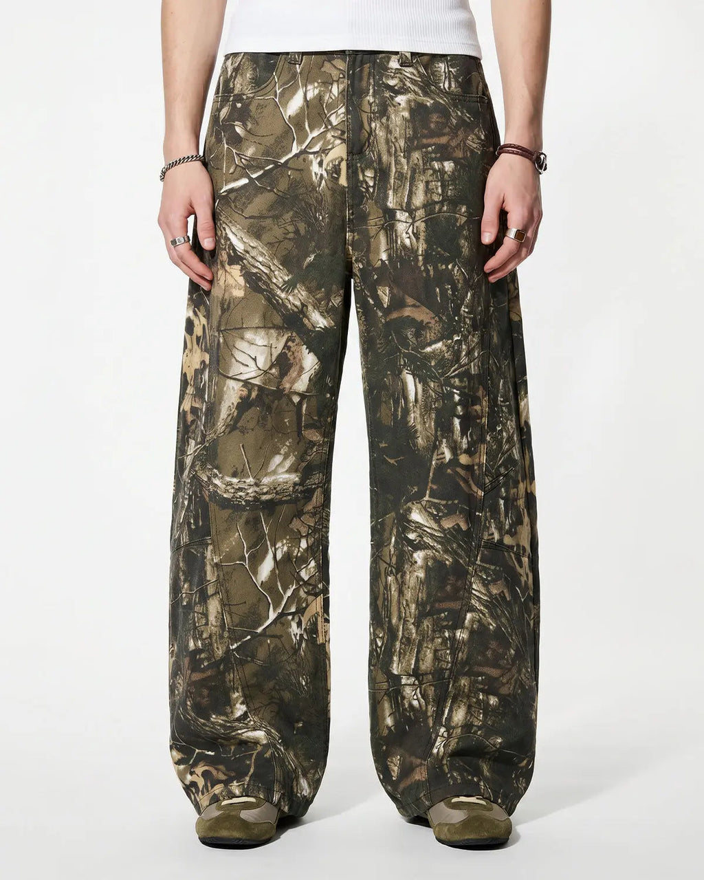 Pink embroidered camo baggy pants by Flation Streetwear featuring relaxed fit and detailed embroidery on soft camouflage fabric.