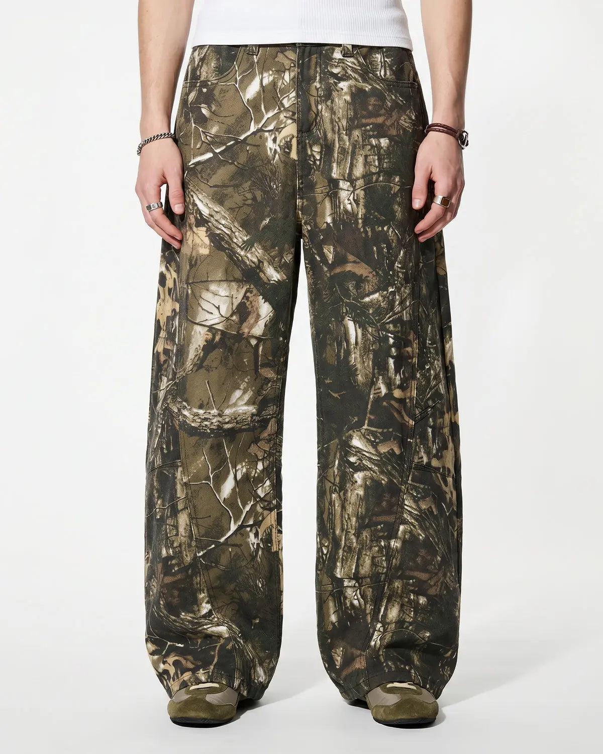 Pink embroidered camo baggy pants by Flation Streetwear featuring relaxed fit and detailed embroidery on soft camouflage fabric.