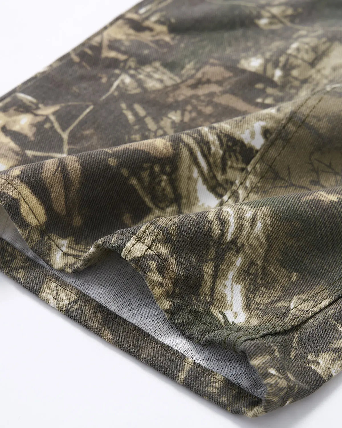 Pink embroidered camo baggy pants from Flation Streetwear with relaxed fit and detailed embroidery on the fabric.