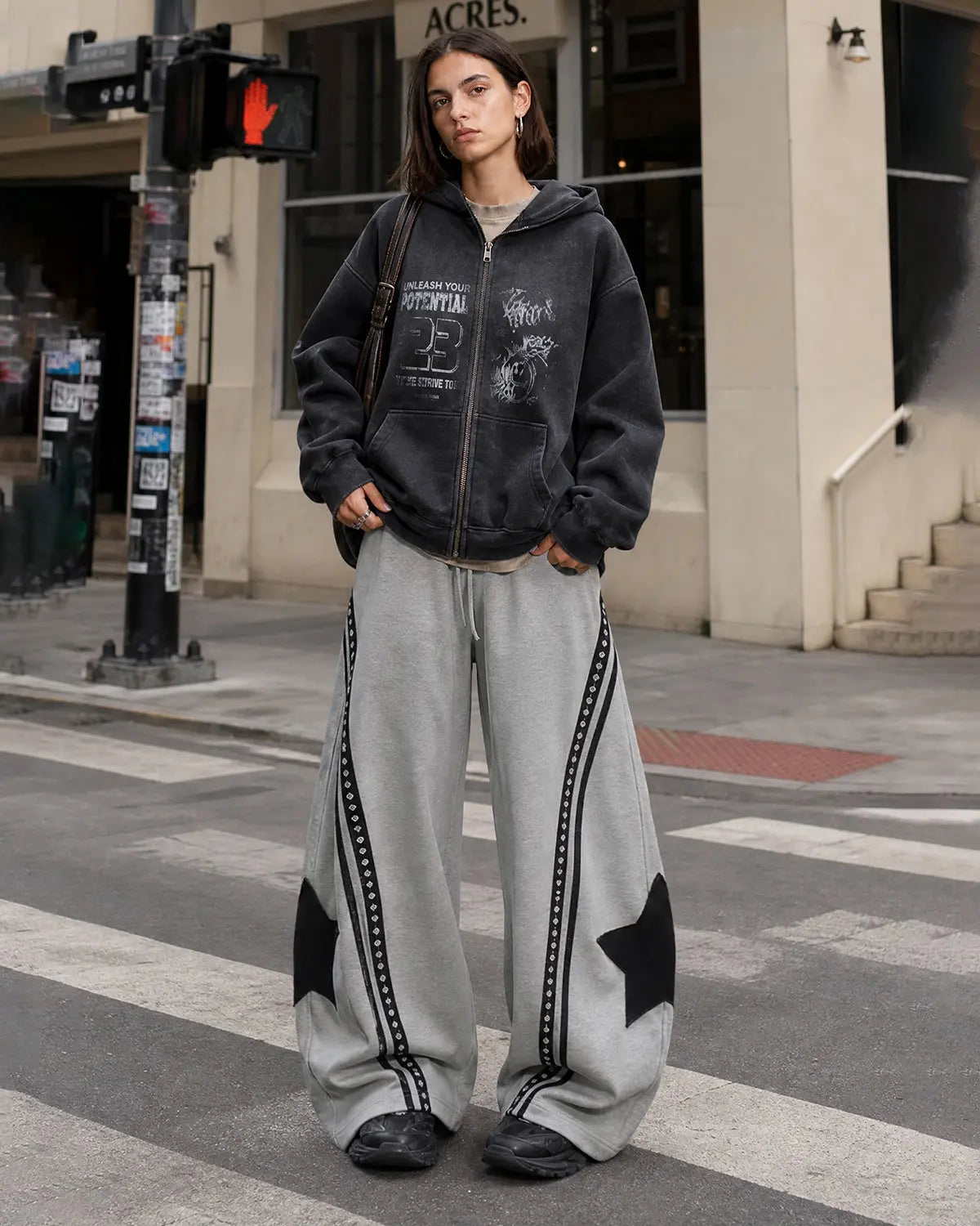 Gray contrast patchwork barrel sweatpants by Flation Streetwear, featuring relaxed fit and stylish design.