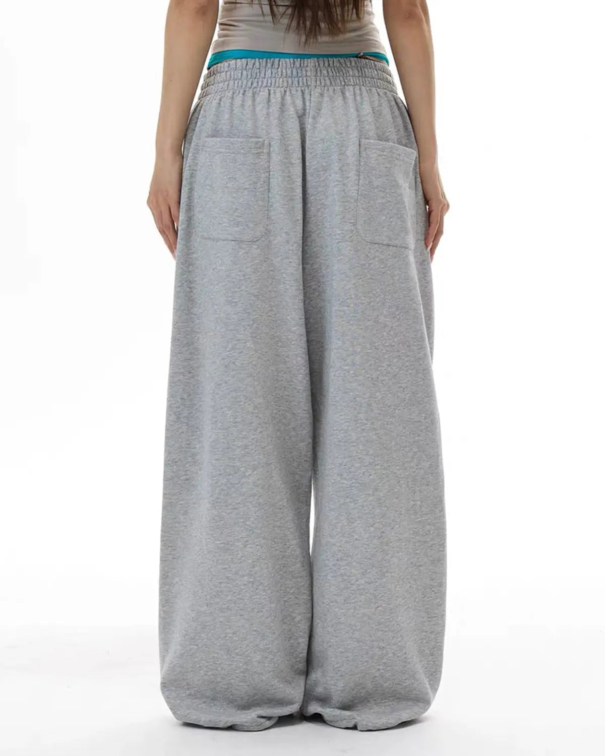 Grey baggy wide-leg sweatpants with star patches from Flation Streetwear, featuring a relaxed fit and comfortable design.