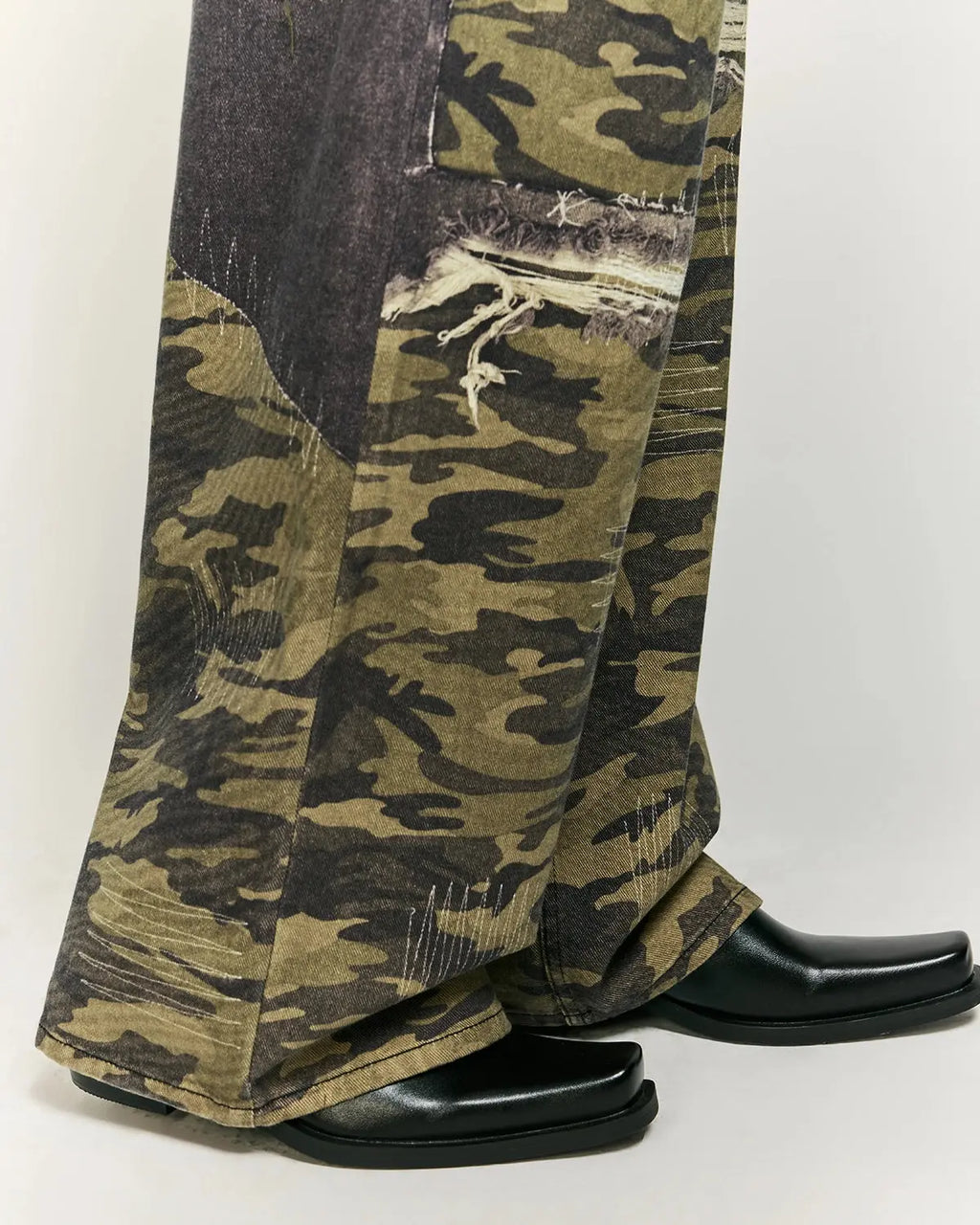 Camo digital printing baggy jeans by Flation Streetwear, showing relaxed fit and camouflage pattern on denim fabric.