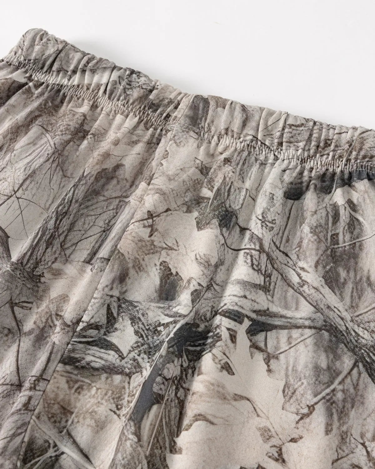 Flation Realtree camo shorts, men's streetwear pants with green and brown camouflage pattern, casual outdoor style.