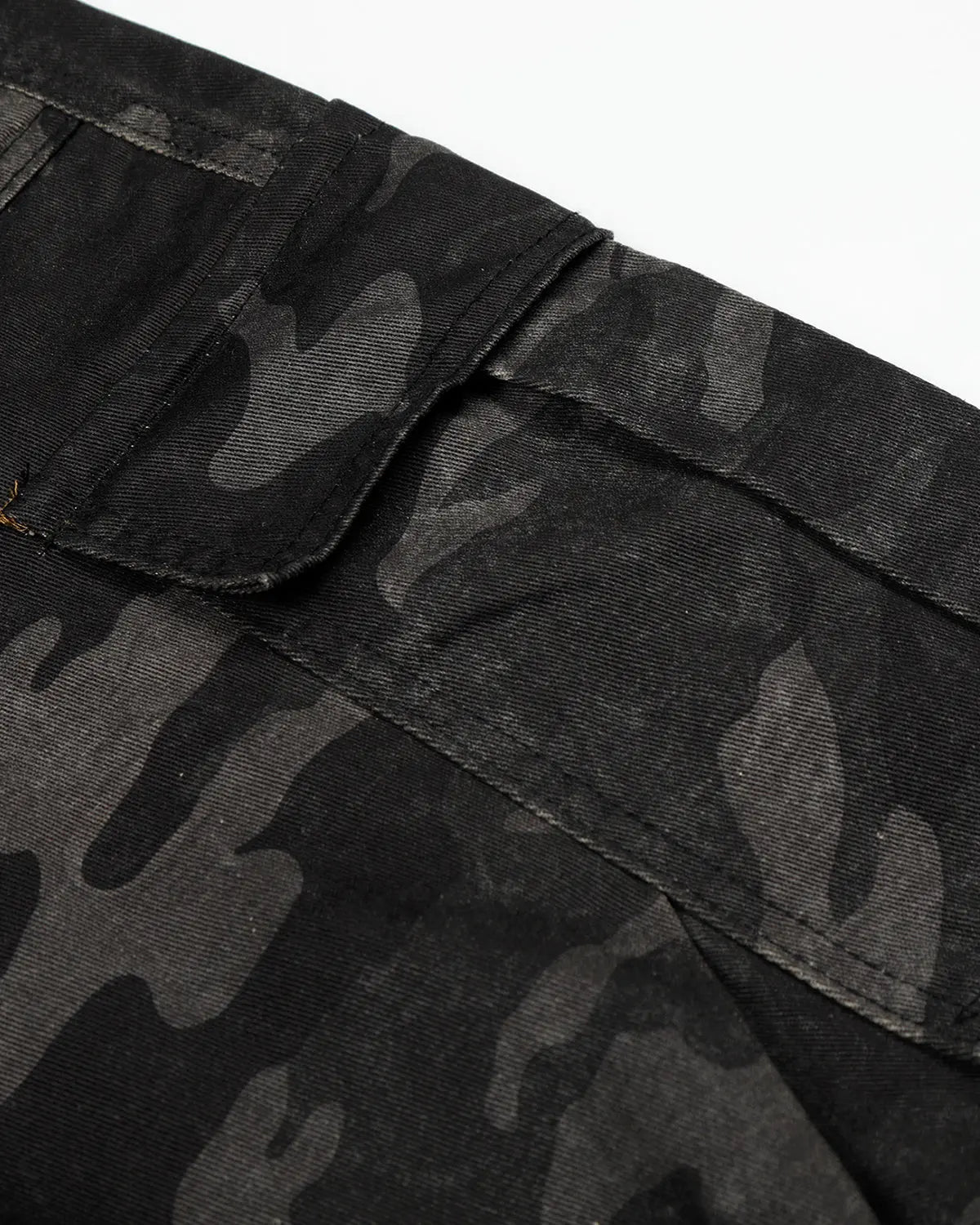 Dark camo cargo shorts from Flation Streetwear, casual pants featuring multiple pockets and a relaxed fit.