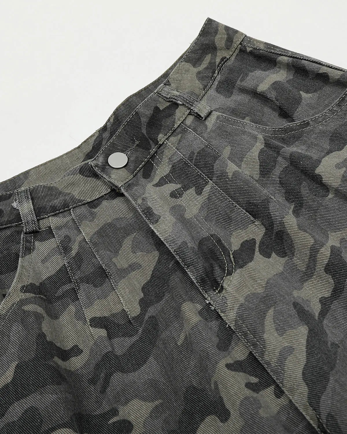 Embroidered camo cargo shorts by Flation Streetwear, featuring camouflage pattern and practical pockets, casual pants for streetwear style.