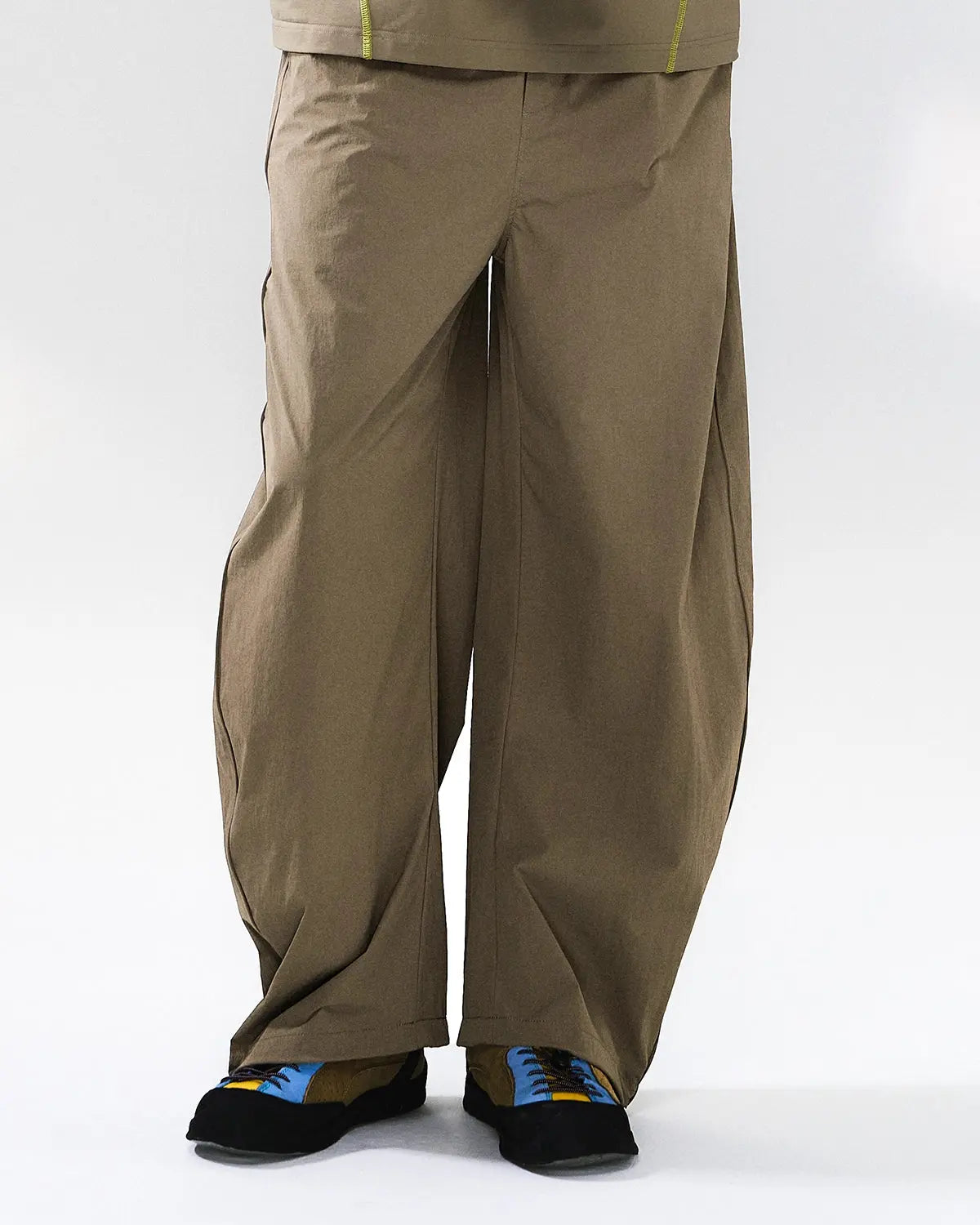 Flation outdoor quick dry track pants with lightweight fabric and athletic fit, suitable for active streetwear or outdoor activities.