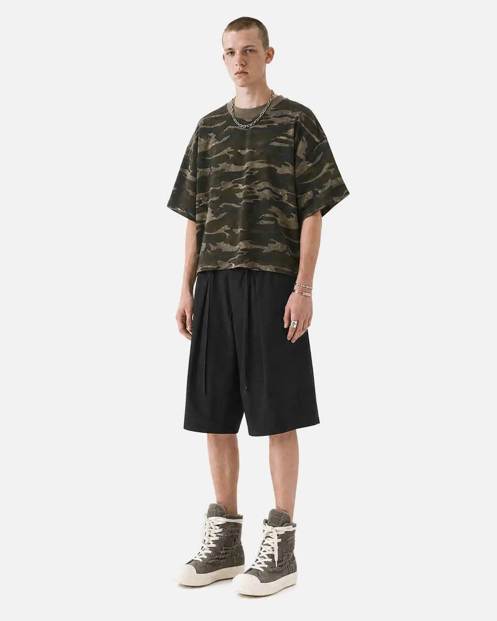 Black Flation Drawstring Wide-Leg Tailored Shorts with relaxed fit and tailored design, ideal for streetwear style.