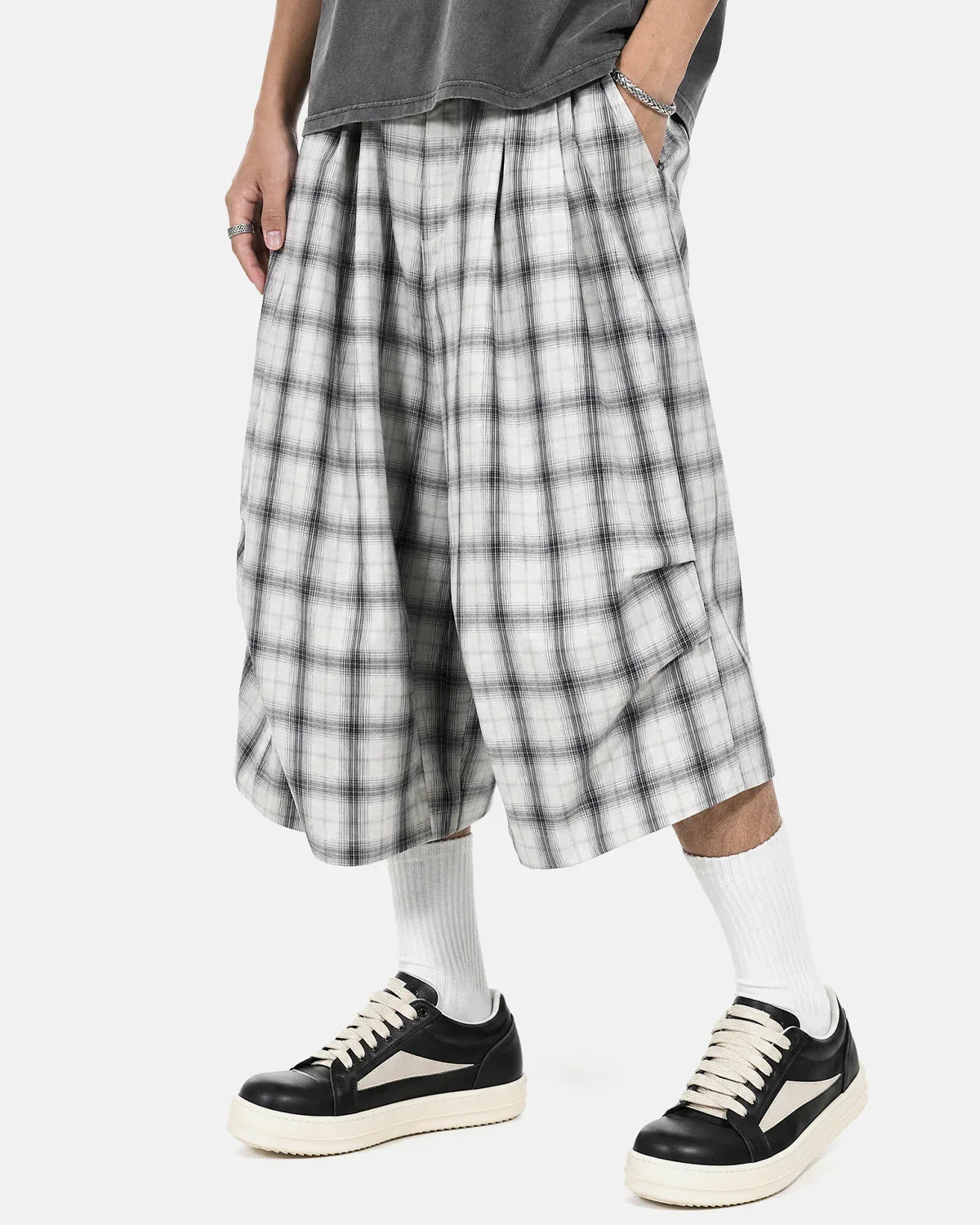 Flation plaid longline casual shorts with a relaxed fit and checkered pattern, perfect for streetwear and casual summer outfits.