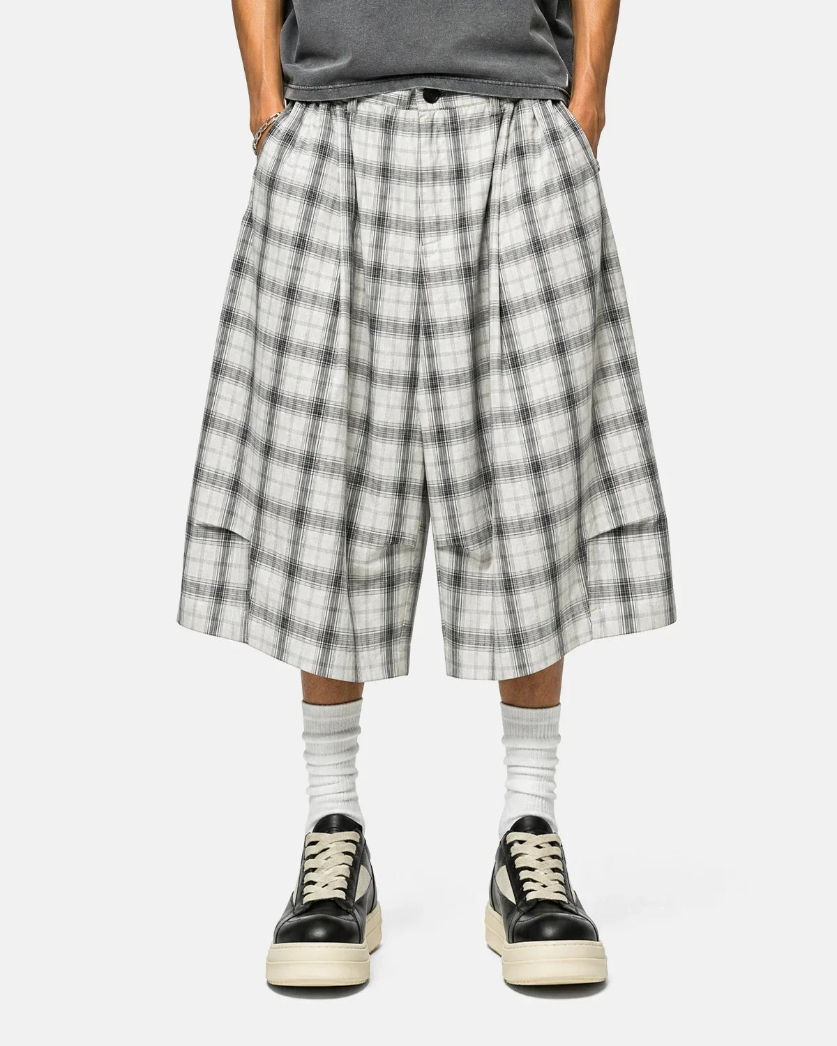 Flation plaid longline casual shorts with a relaxed fit and stylish plaid pattern, perfect for streetwear and casual outfits.