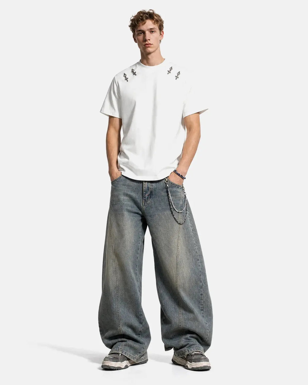 White cotton T-shirt with metal buckle detail from Flation Streetwear, showcasing a casual, stylish streetwear look.